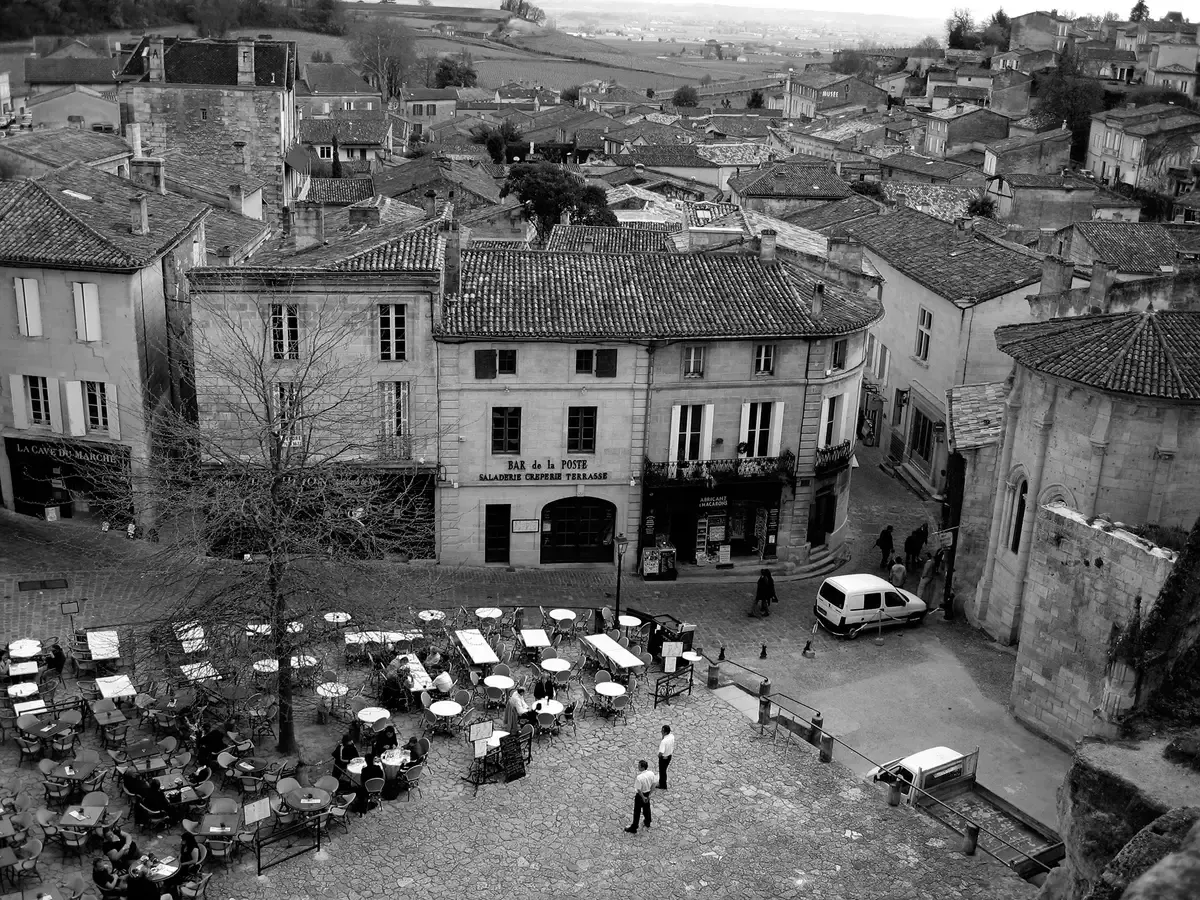 The market square of Saint-Émilion seen from above, seen on a Bordeaux wine day tour